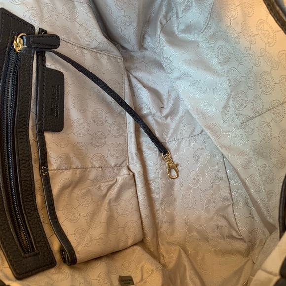 ***SOLD*** Michael Kors chocolate leather purse - Picture 4 of 5